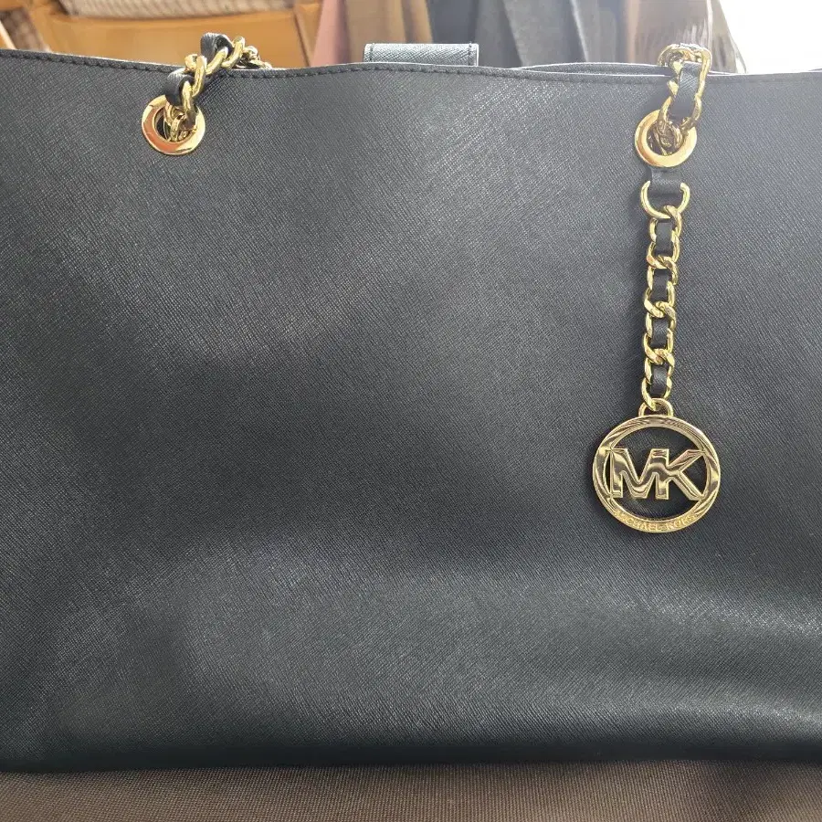 마이클코어스 가방입니다. Michael Kors Gold chain