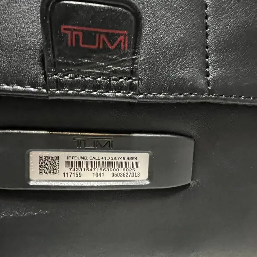 Tumi 기내  기장 캐리어