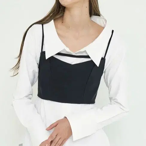 누댓 veey strap bustier top