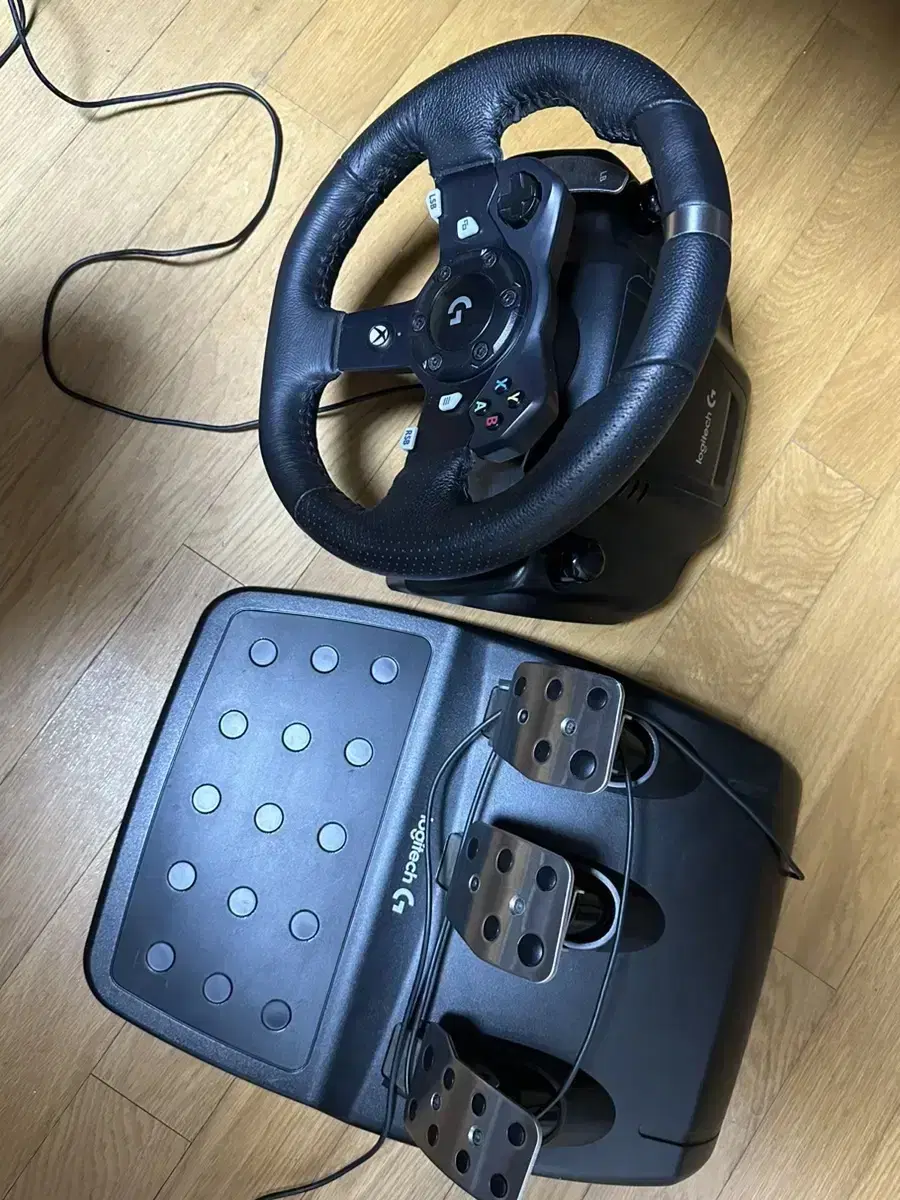 (Delivery available) Logitech G920 Racing Wheel with Shifter