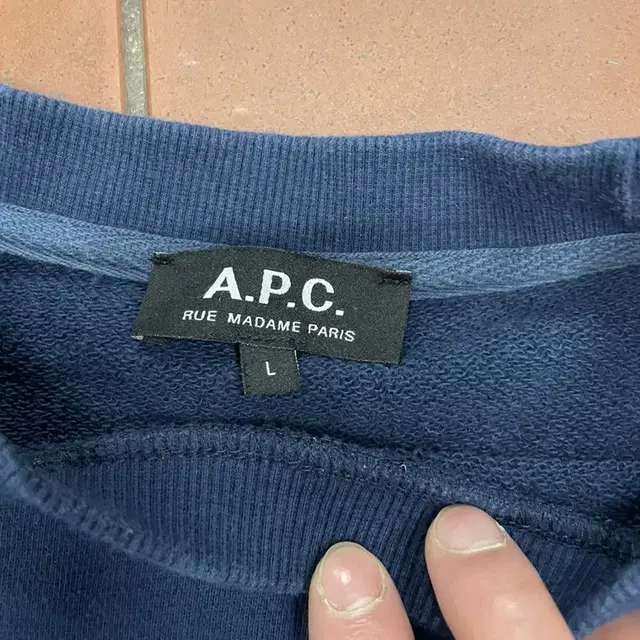 A.P.C 맨투맨 팝니다