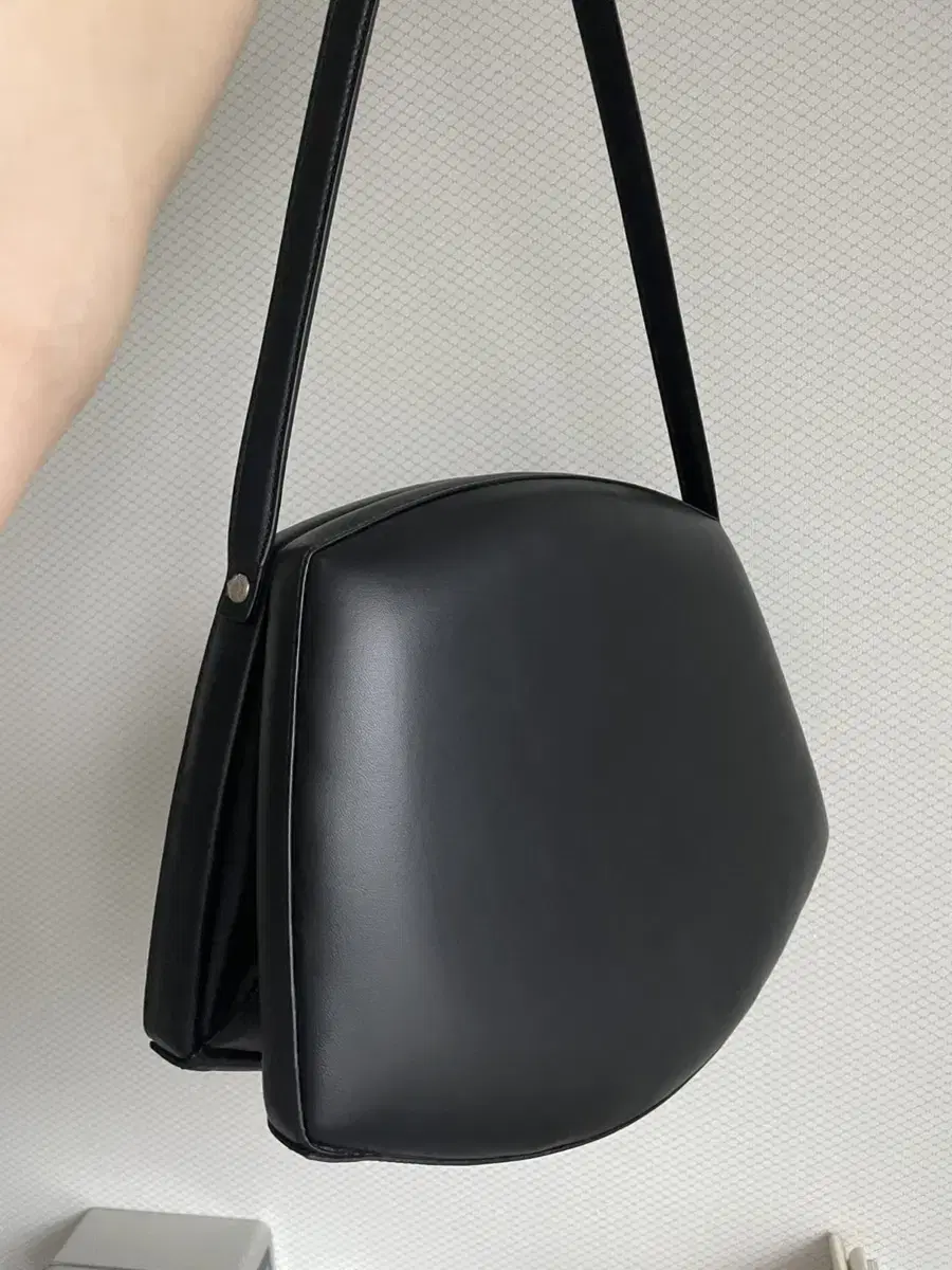 ArchivesApple Shell Shoulder Bag