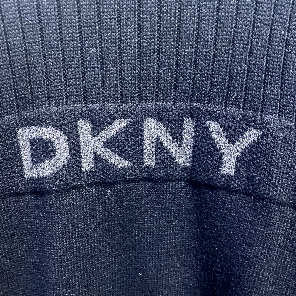 DKNY 코튼 라운드넥 니트 (국내 M) C944