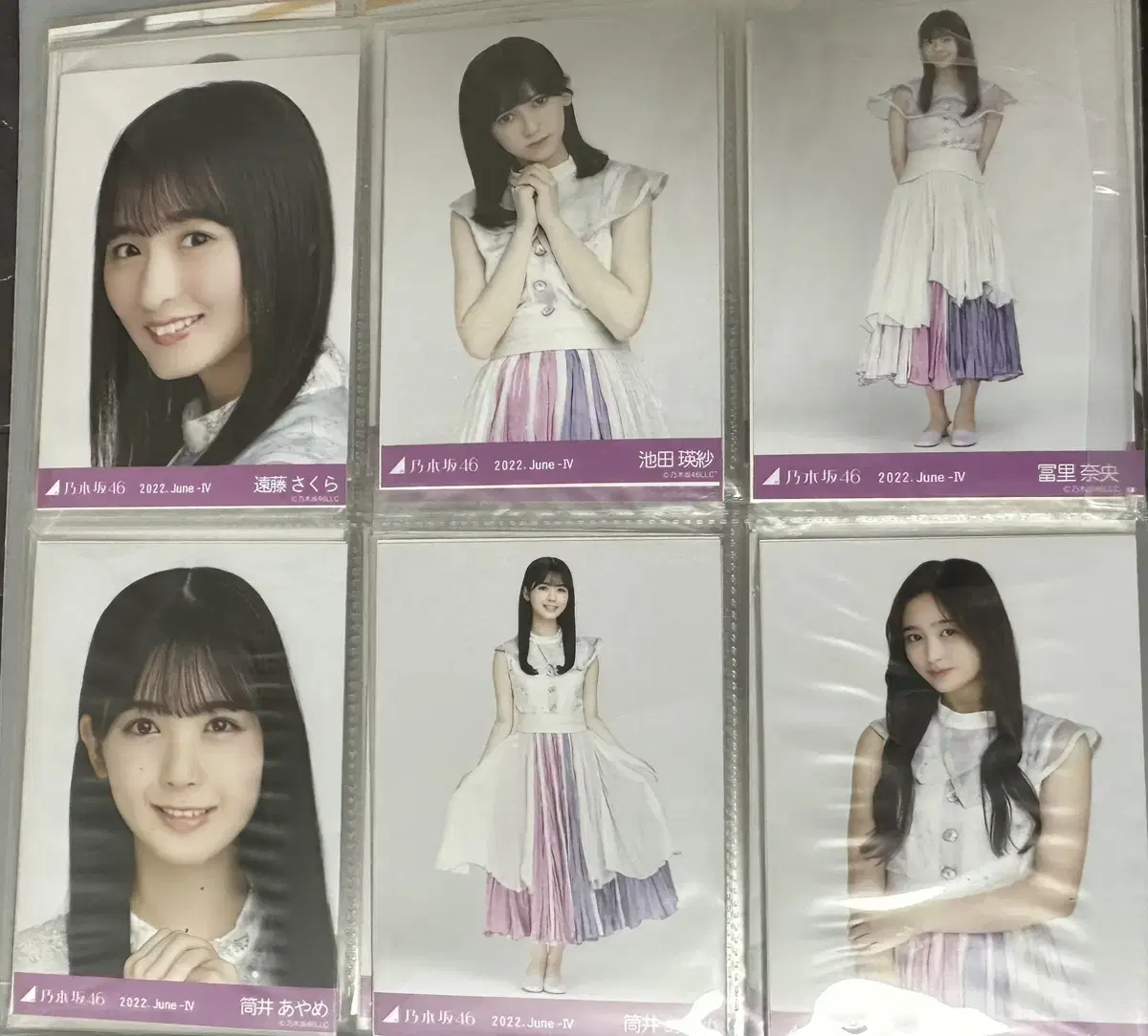 Nogizaka46 sells live photos