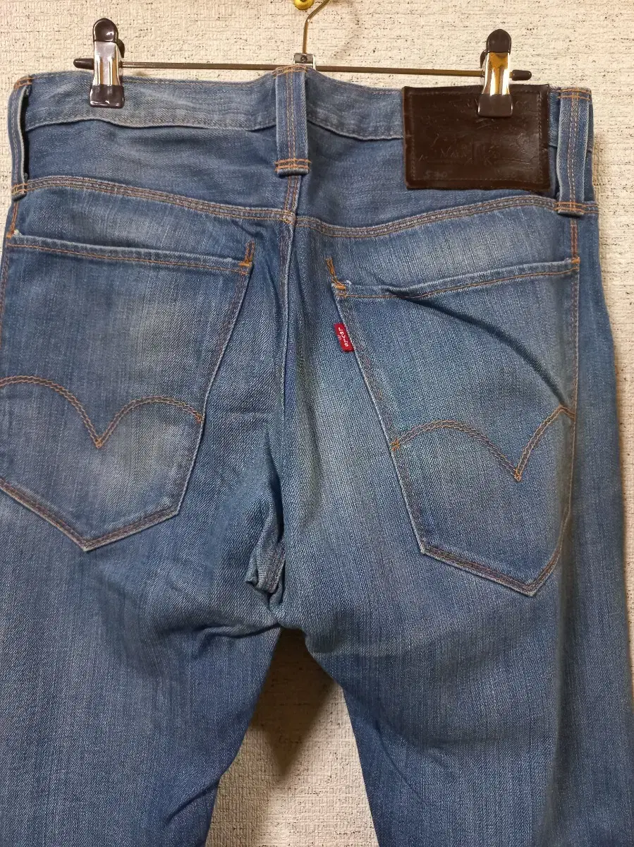 Levi's 520 Straight Fit Jeans (30)