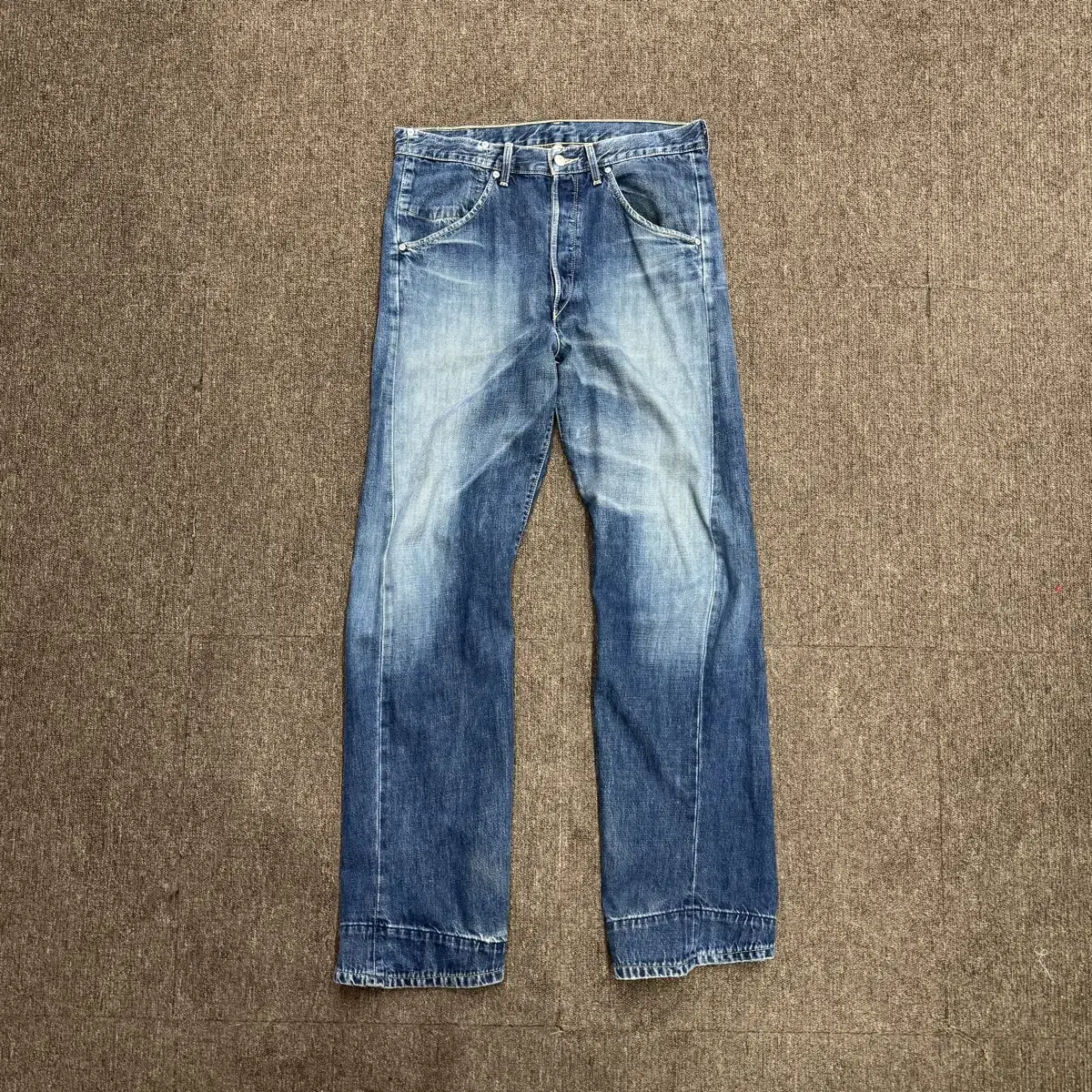 [32] Levi's European version of the Engineered jin