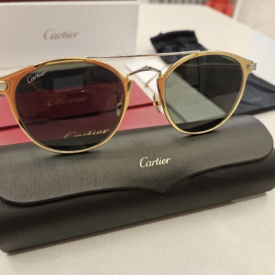 CARTIER 까르띠에 선글라스 CT0015S 5번 컬러 판매합니다