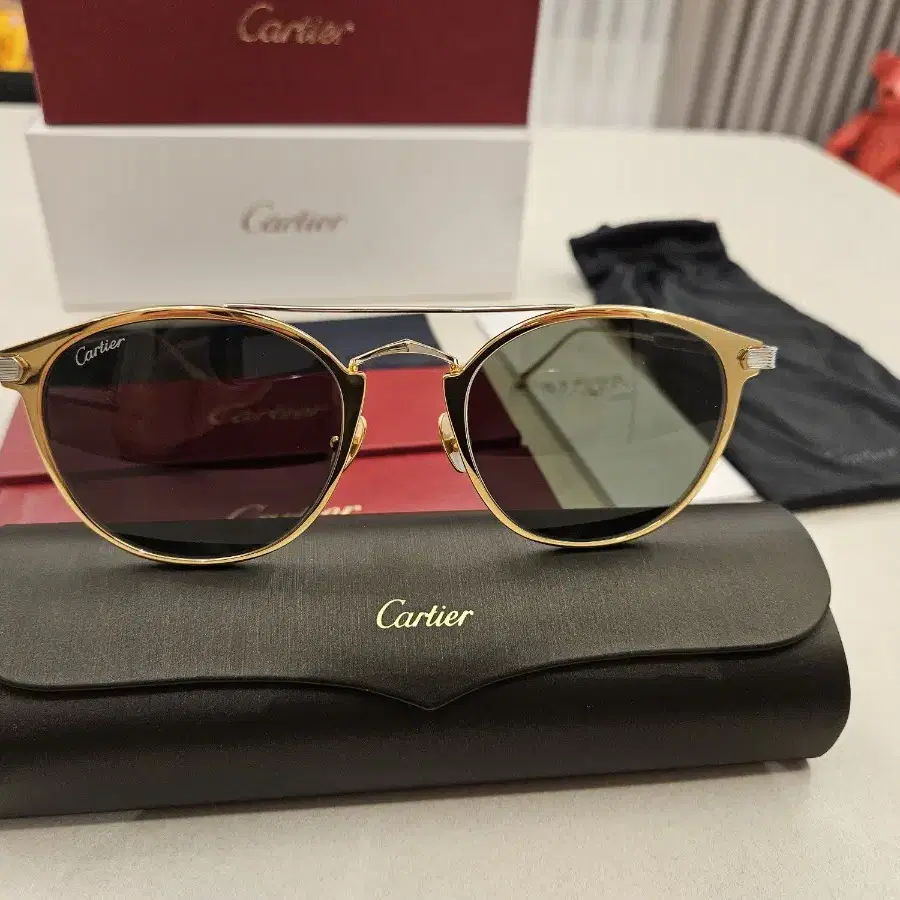 CARTIER 까르띠에 선글라스 CT0015S 5번 컬러 판매합니다