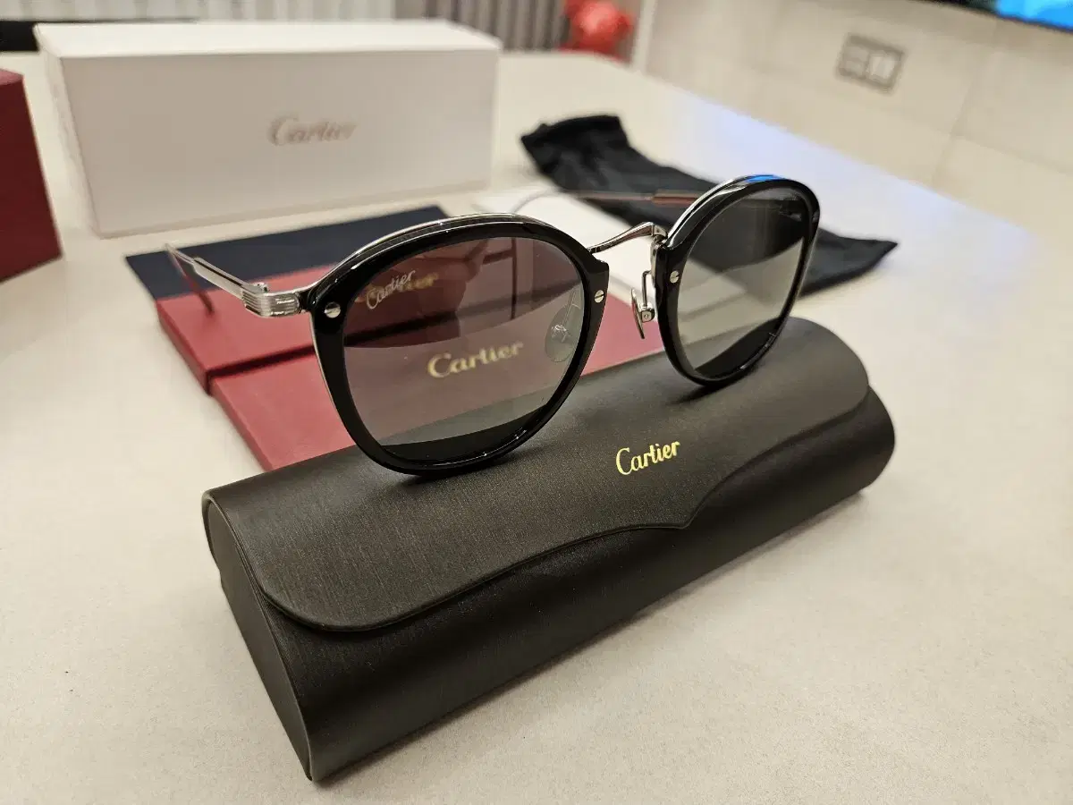 CARTIER 까르띠에 선글라스 CT0014S 4번 컬러 판매합니다