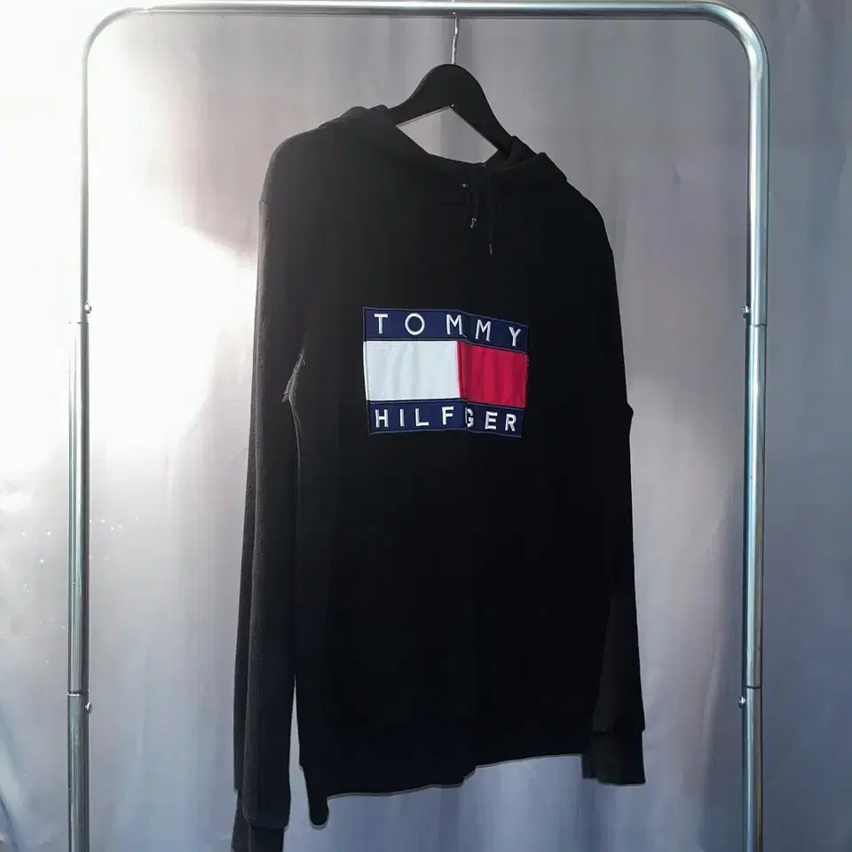 Tommy hilfiger hoodie.