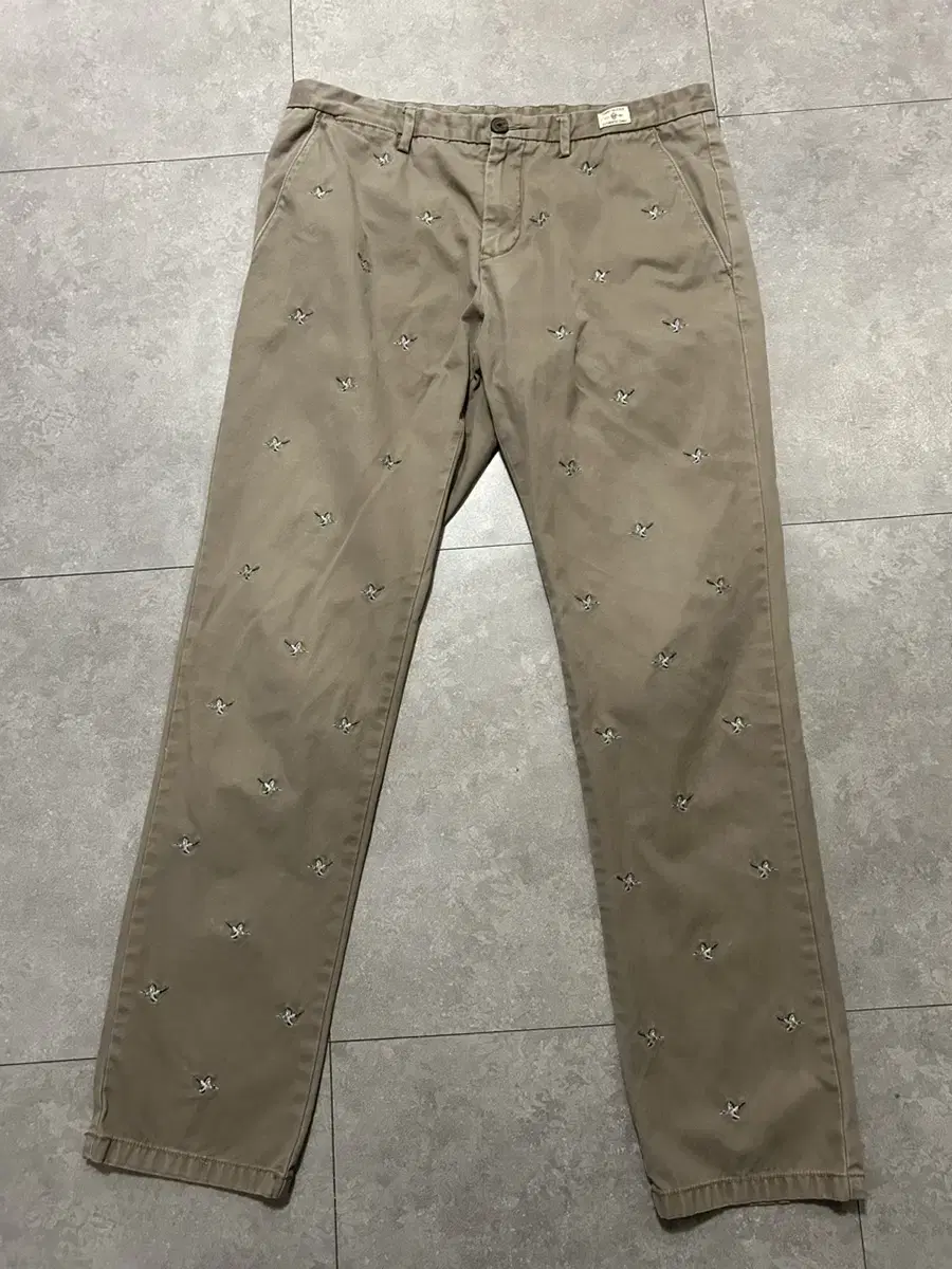 Tommy Hilfiger Khaki Regular Fit Embroidered Chino Pants 35