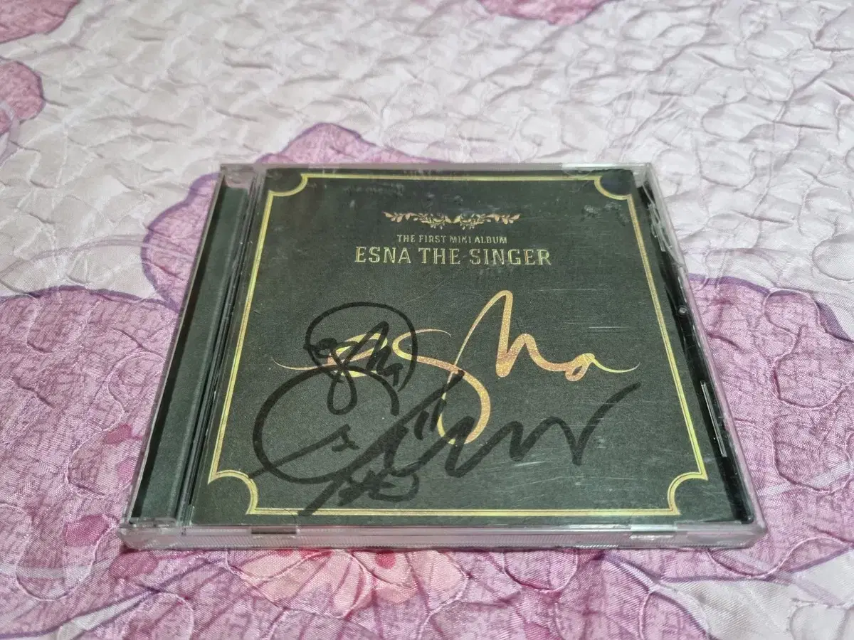 Singer Esna Bimae signs and sells albums