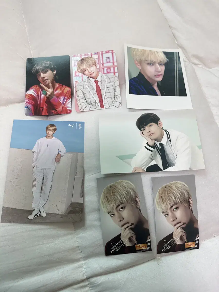 Price drop - Bangtan Boys v BTS V photocard official goods sell in bulk