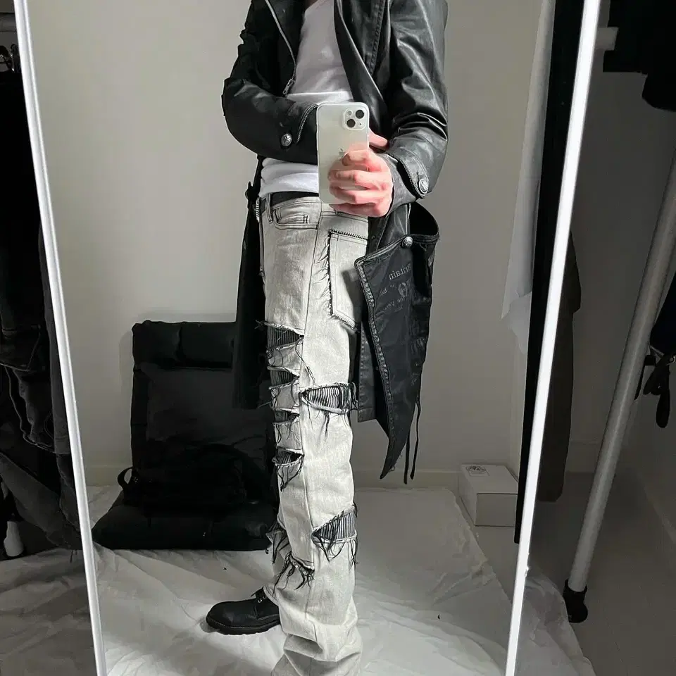 EDGE RUPERT Damaged Crash Denim Pants