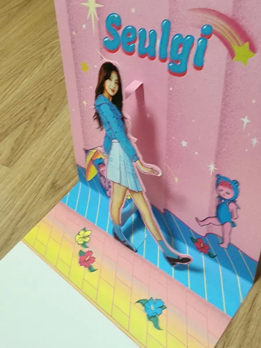 Red Velvet seulgi sell concert invitations