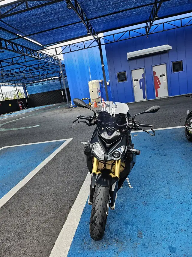 16년식 BMW S1000R 오스틴 풀배기 싱글알 판매합니다.