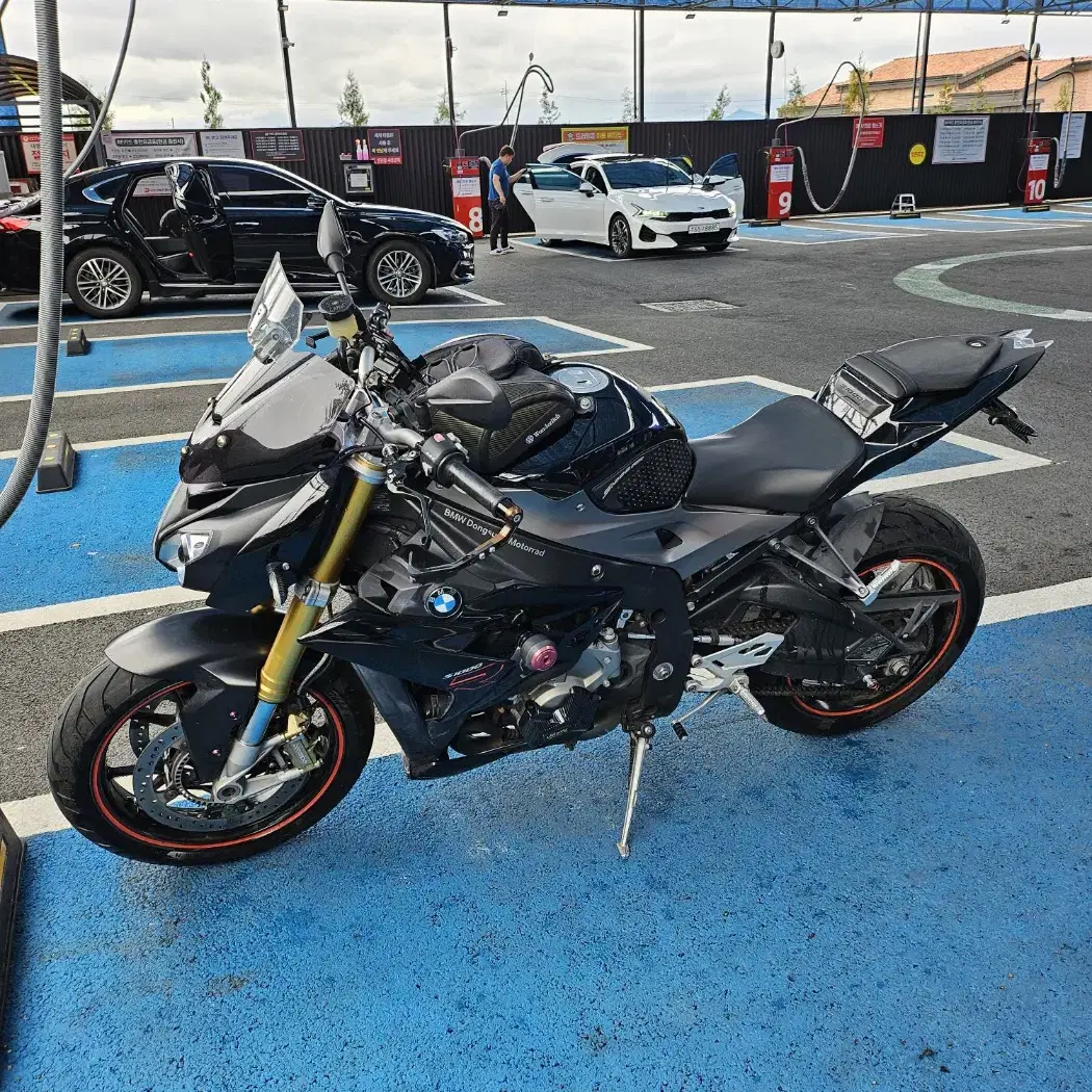 16년식 BMW S1000R 오스틴 풀배기 싱글알 판매합니다.