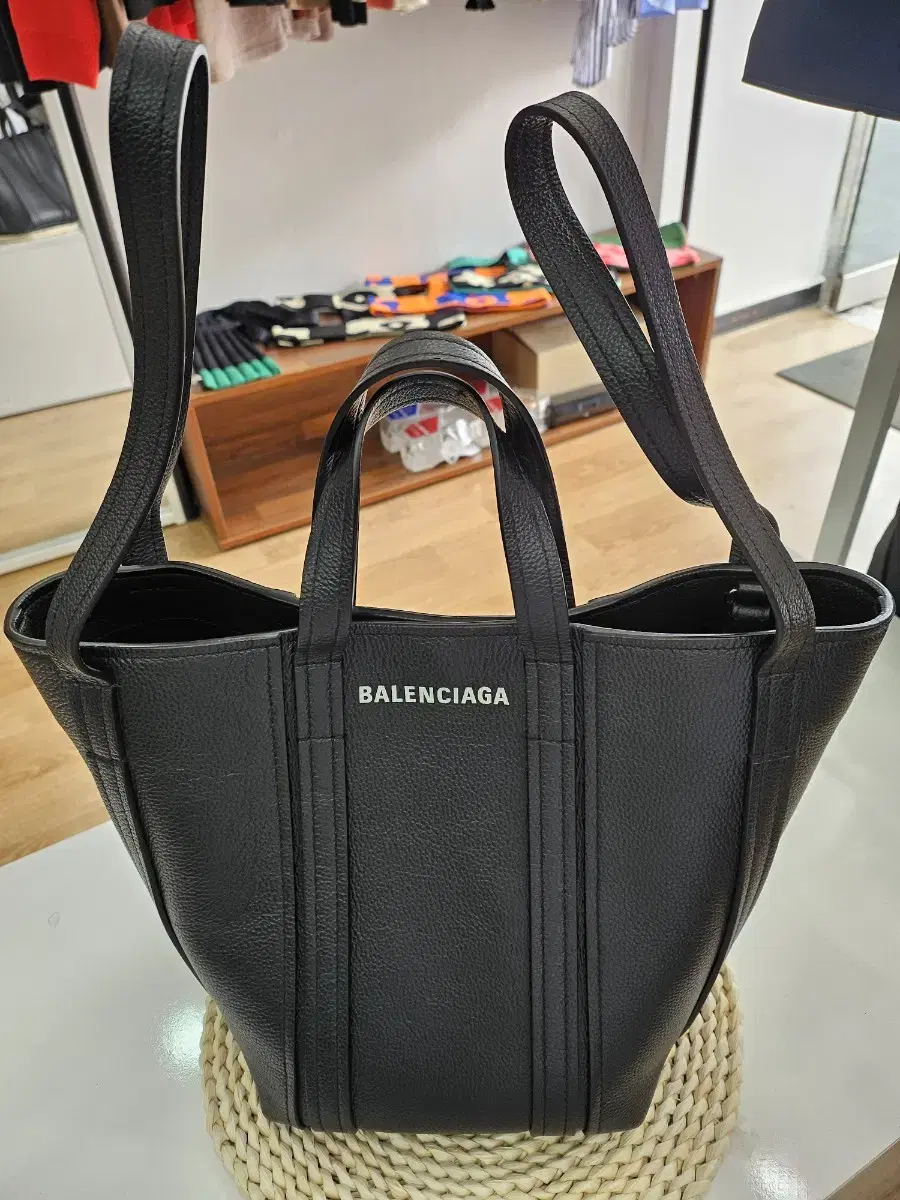 Balenciaga NorthSouth Everyday Tote 672791