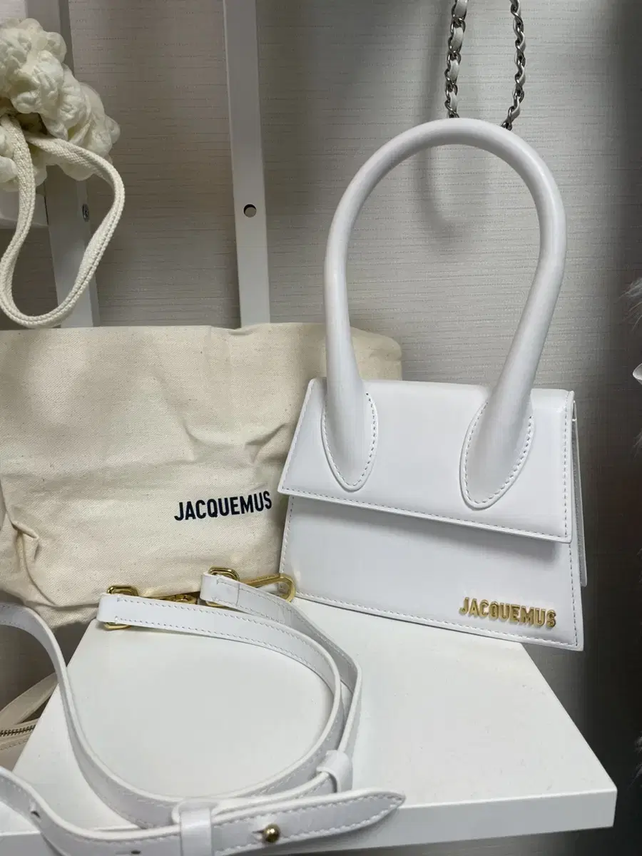 Jacquemus Moyen White