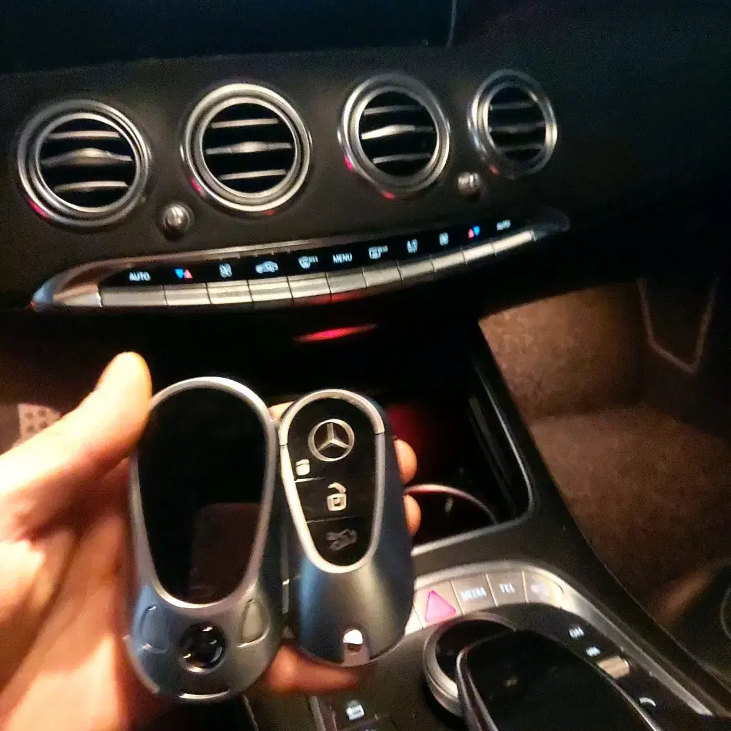 벤츠 S63 AMG 구형 스마트키를 신형 고화질 LCD 디지털키 개조