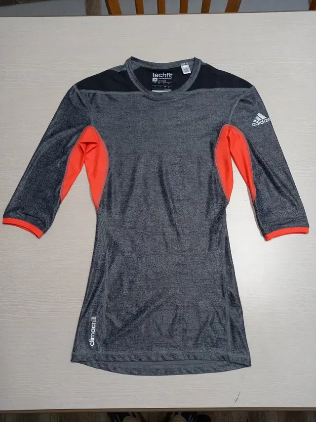 L100 adidas TECHFIT 기능성 운동복 다크그레이 L-341