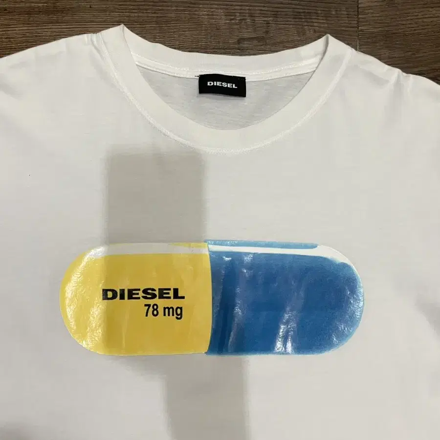 디젤 Diesel 필 프린트 반팔 티셔츠 화이트