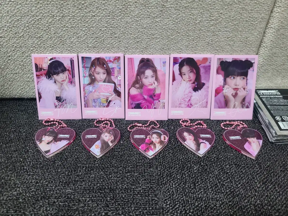 LESSRAFIM le sserafim Japan CanBadge Badges keyring Merchandise pre-order benefit chaewon Weverse