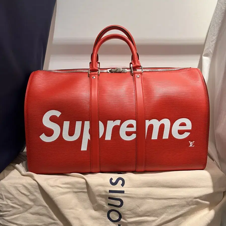 (새상품)루이비통 키폴 Supreme