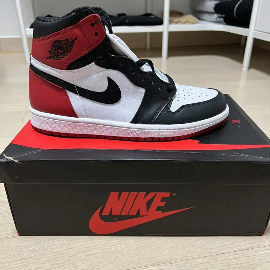 Air Jordan 1 Black Toe 260 (조던1 블랙토)