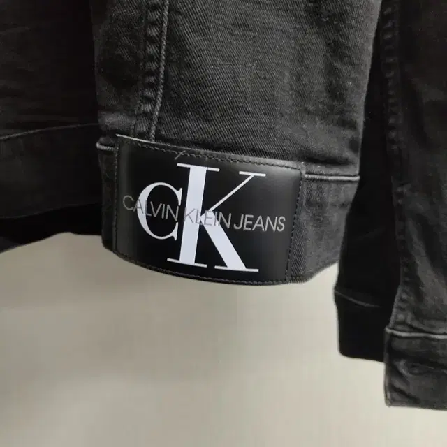 105) CK JEANS 데님 자켓 팝니다