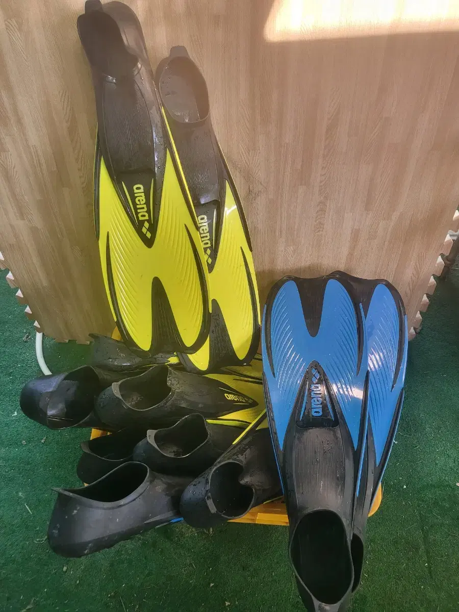 1 set of Arena Flippers