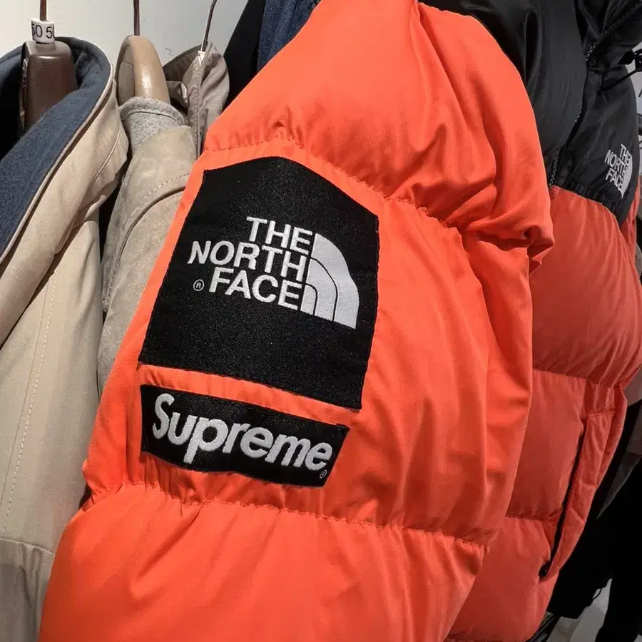 Supreme x north face 패딩