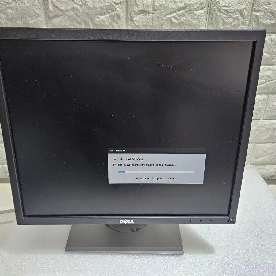 DELL 19인치 5:4 IPS LED 모니터 입니다