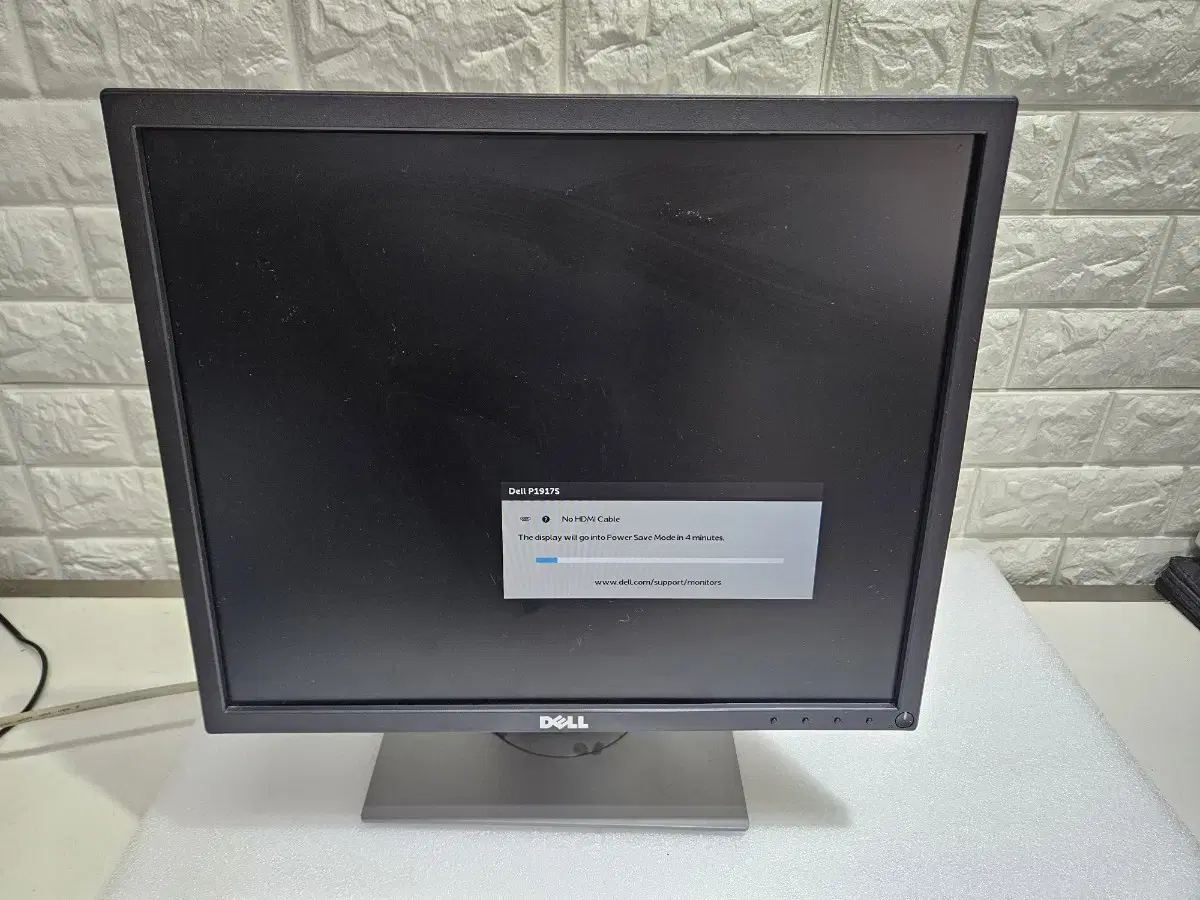 DELL 19인치 5:4 IPS LED 모니터 입니다