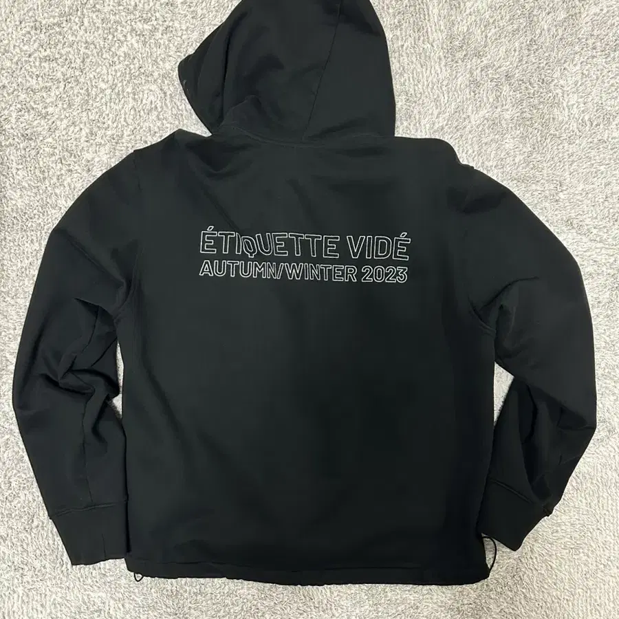 누마레 EE 후드 LOGO HOODED SWEATSHIRTS BLACK