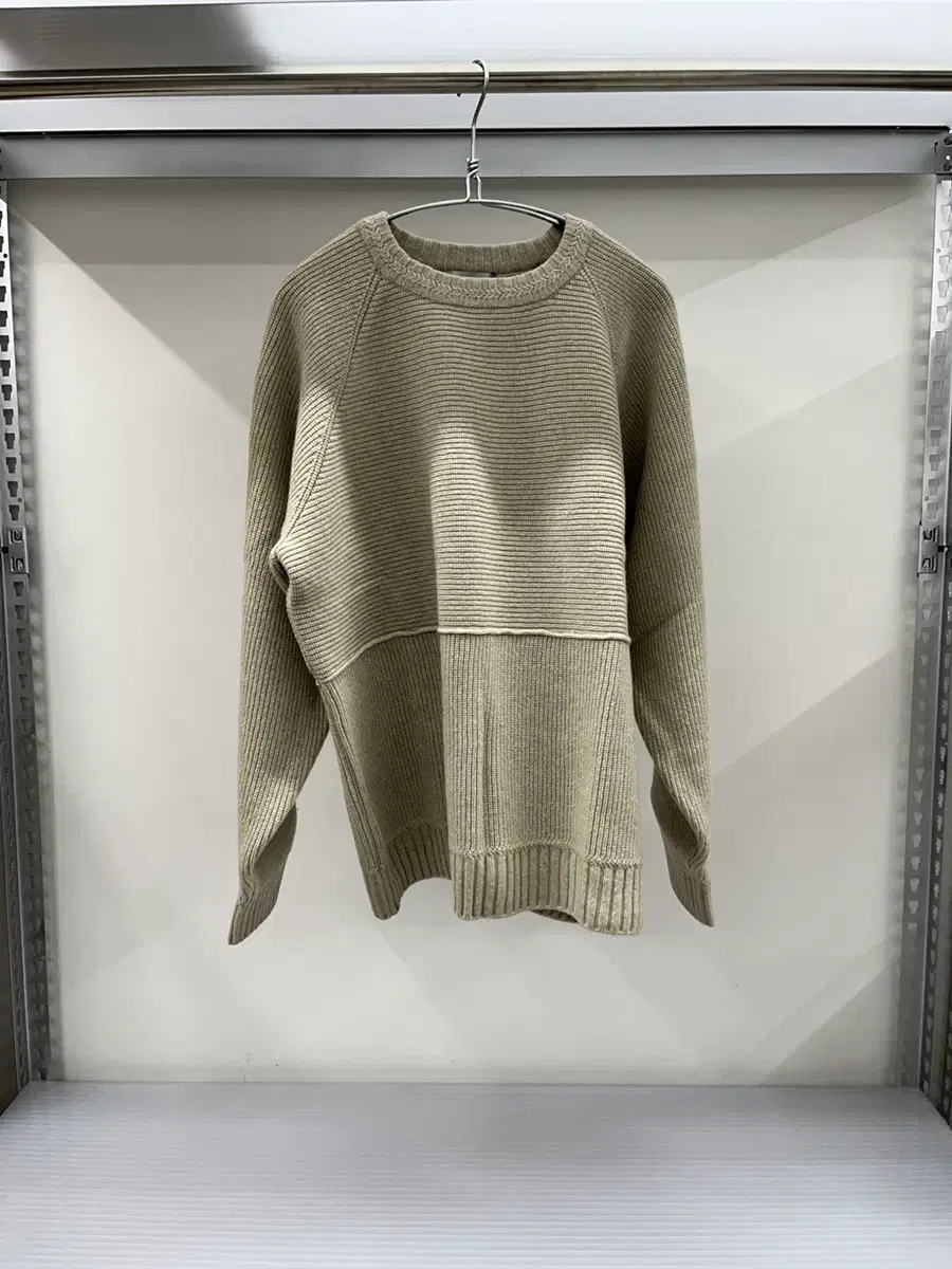 유스 - Structured Sweatshirt (Beige)