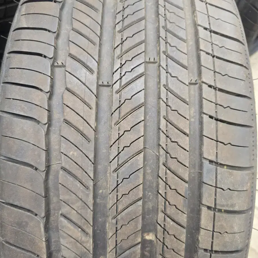 245/40R21