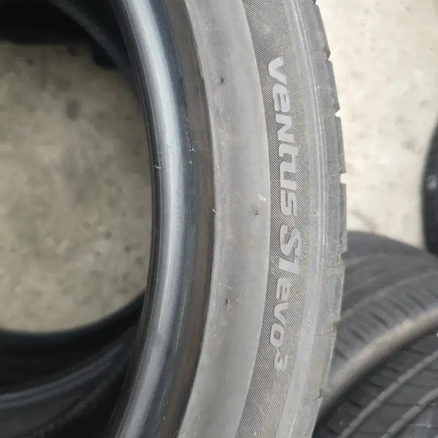 295/35R20,