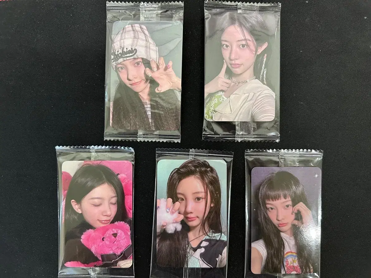 Eyelet ktwon4u fansign event unreleased photocard Sells photo card sets