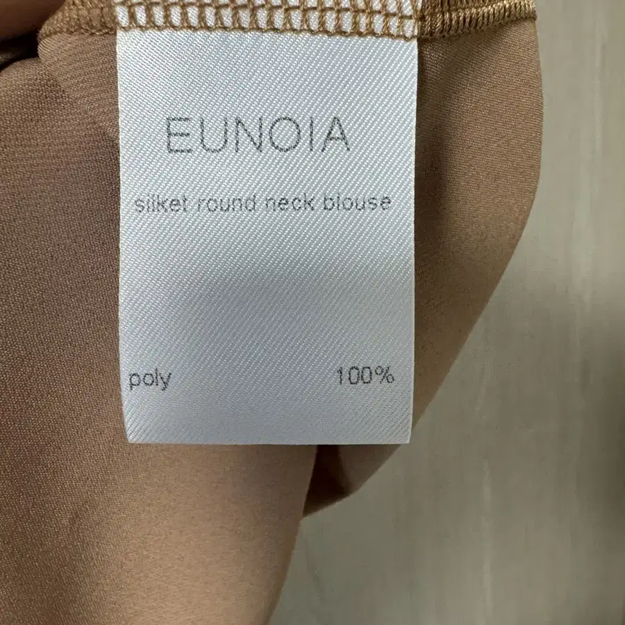 eunoia silket round neck blouse