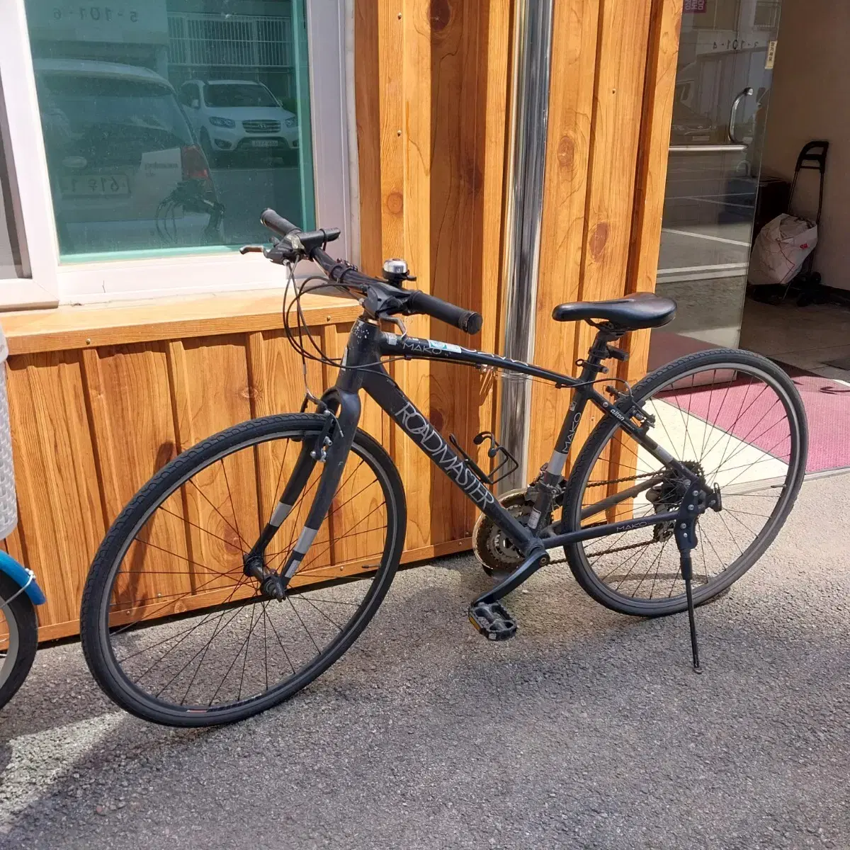 Loading a Roadmaster Hybrid Bike