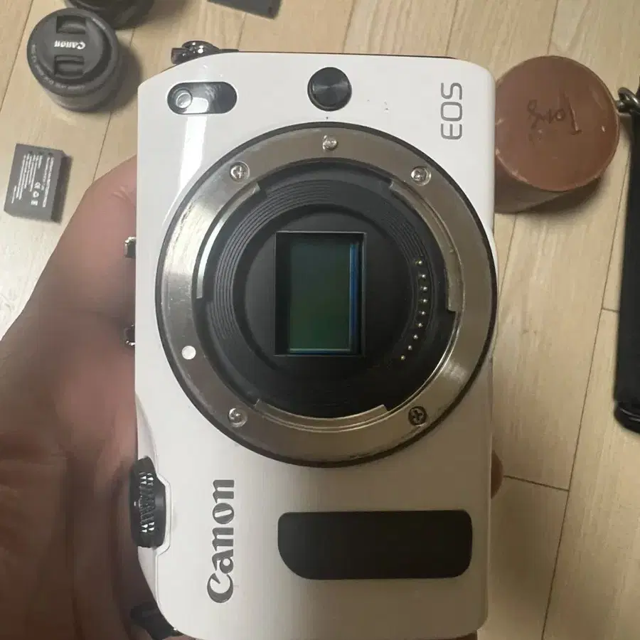 CANON EOS M