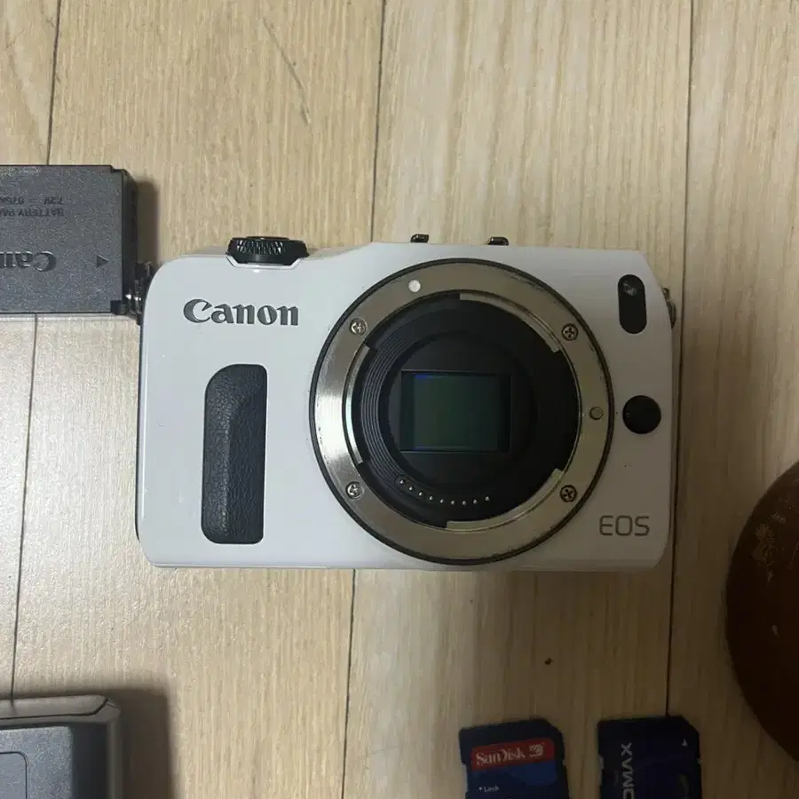 CANON EOS M