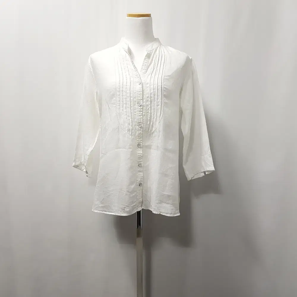 UNIQLO Collaboration V-neck MA100 7-part linen blouse WL D655