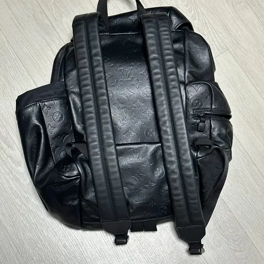 루이비통 가죽 백팩 사진 5