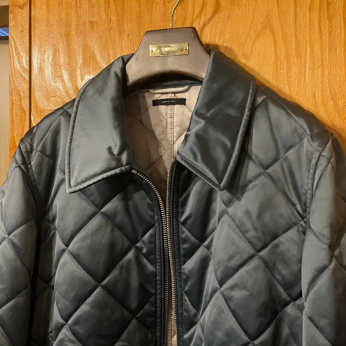 Tom Ford 2022F/w Shine Satin Dia Quilted Jacket in Satin sell.