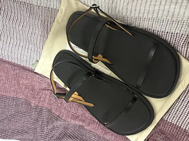 오라리 24ss leather sandals 블랙