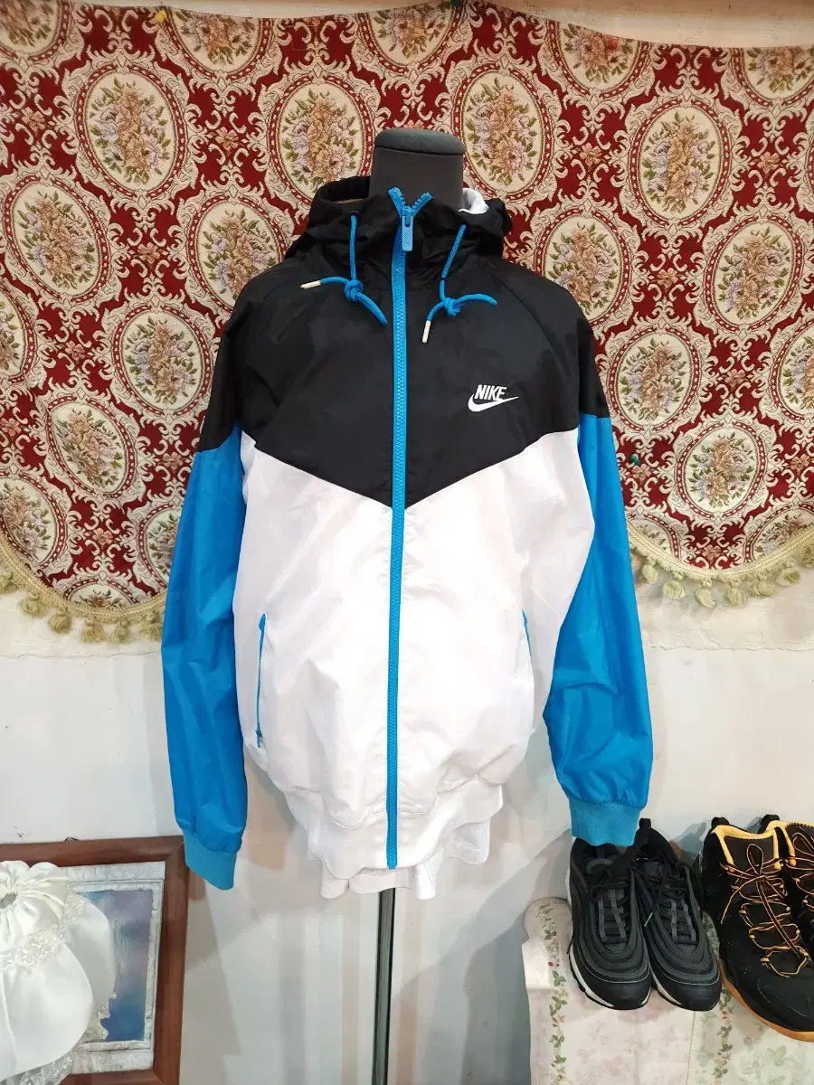 Nike Loose Fit Windrunner Hoodie Jacket