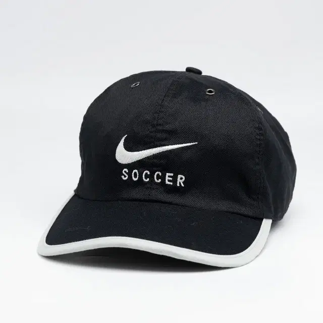 VINTAGE NIKE SOCCER LINNED BLACK HAT