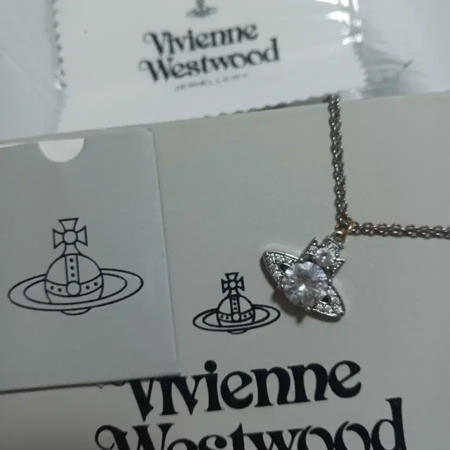 Vivienne westwood 비비안웨스트우드 빅 큐빅 ORB 목걸이